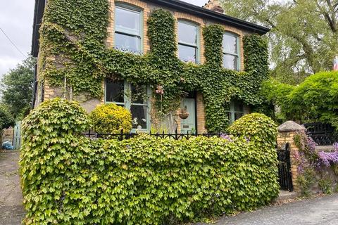 Castle Road, Kidwelly SA17 3 bed detached house for sale