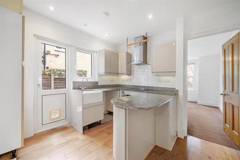 Hurstbourne Road, Forest Hill, SE23 2 bed flat for sale