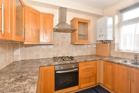 Primrose Avenue, Romford RM6 2 bed terraced house for sale