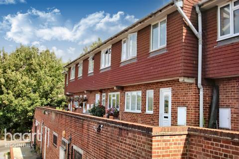 Roundway, Biggin Hill 3 bed maisonette for sale