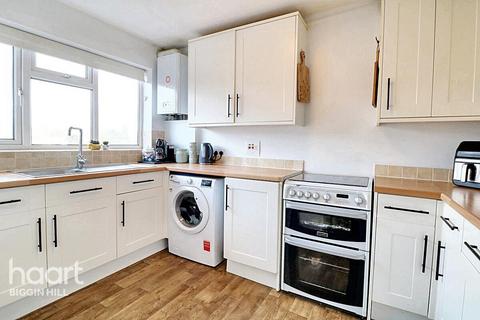 Roundway, Biggin Hill 3 bed maisonette for sale