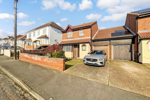 Hillside Avenue, Gravesend, Kent 4 bed link detached house for sale