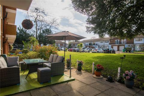 River Reach, Teddington, TW11 2 bed apartment for sale
