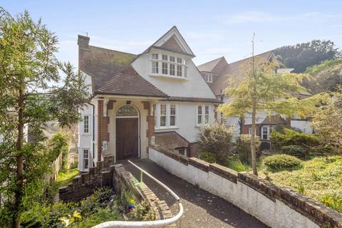 Baslow Road, Eastbourne, BN20 7UL 2 bed flat for sale