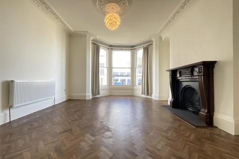 Esplanade, Scarborough 2 bed ground floor flat for sale