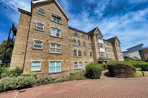 Cobham Close, Enfield 2 bed apartment for sale
