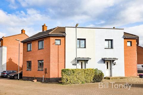 Blackberry Avenue, Lichfield, WS14 3 bed semi