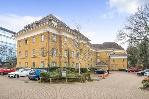 Woking,  Surrey,  GU21 2 bed flat for sale