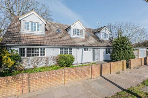 6 bedroom detached house for sale