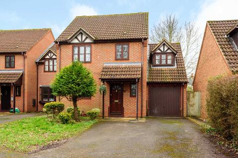 Sylvester Close, Wokingham RG41 4 bed detached house for sale