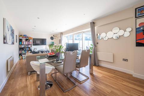 Aerodrome Road, Colindale, London, NW9 2 bed flat for sale