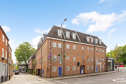 High Street, Hampton Wick, Kingston... 2 bed flat for sale