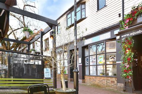 East Grinstead, West Sussex, RH19 2 bed apartment for sale