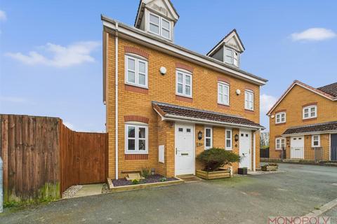College Fields, Tanyfron, Wrexham 3 bed semi