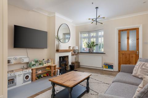 Chestnut Road, Horley, Surrey, RH6 3 bed semi