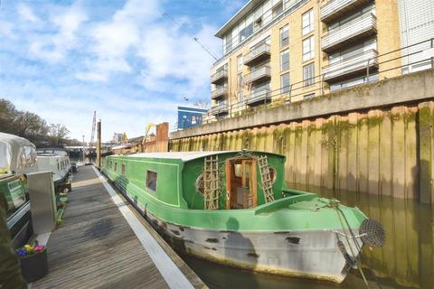 River Brent Moorings, Ferry Quays... 2 bed houseboat for sale