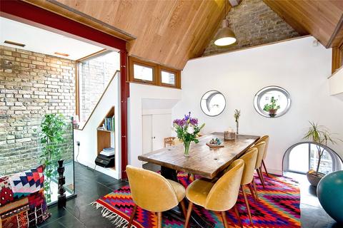 Vine Hill, EC1R 3 bed penthouse for sale