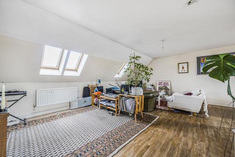 Kelly Avenue, London SE15 3 bed apartment for sale