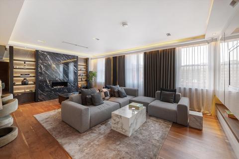 Ennismore Gardens, London, SW7 2 bed flat for sale