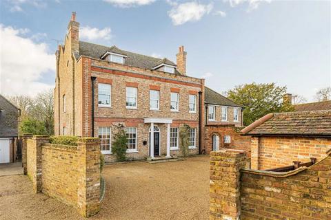 Chertsey Road, Shepperton TW17 6 bed detached house for sale