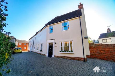Lower Wivenhoe 3 bed semi