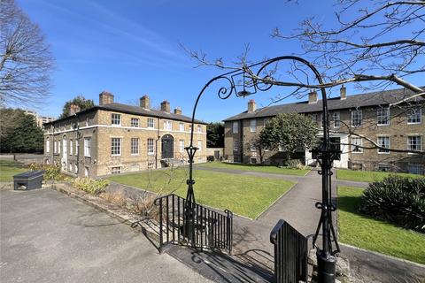 Connaught Mews, Woolwich, SE18 2 bed flat for sale