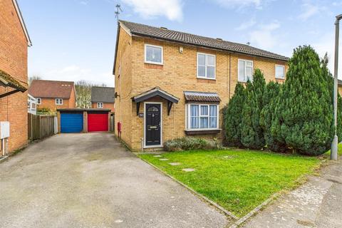 Isis Close, Aylesbury HP21 3 bed semi