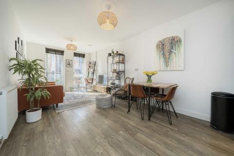 Colonnade Gardens, London W3 1 bed flat for sale