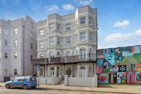Edgar Road, Cliftonville, Margate, Kent 2 bed apartment for sale