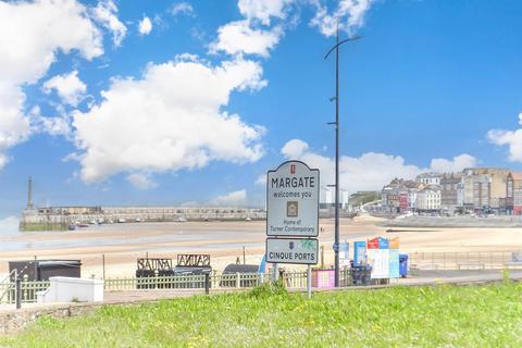Edgar Road, Cliftonville, Margate, Kent 2 bed apartment for sale