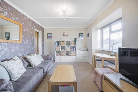 Kingston Avenue, East Horsley 2 bed apartment for sale