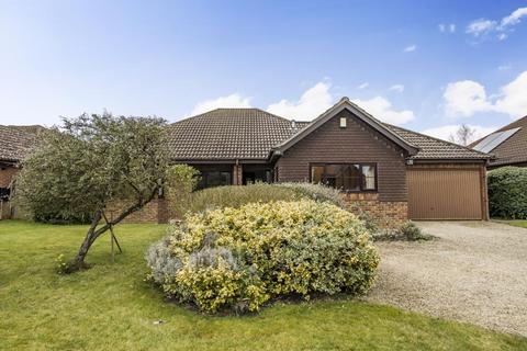 Weston Turville,  Buckinghamshire,  HP22 4 bed detached bungalow for sale
