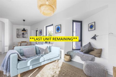 38b Inglemere Road, Mitcham CR4 2 bed apartment for sale