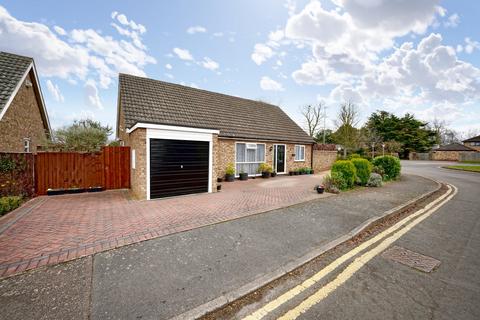 Hall Close, Hartford, Huntingdon, PE29 3 bed detached bungalow for sale