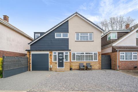 Blenheim Gardens, Havant PO9 4 bed detached house for sale