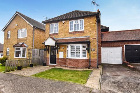 Gandalfs Ride, South Woodham Ferrers 4 bed detached house for sale
