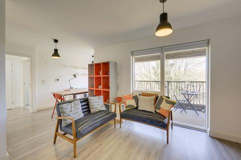 Adenmore Road, Catford, London, SE6 2 bed flat for sale
