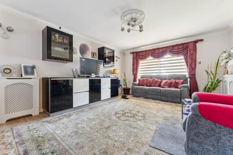 The Cloisters, High Street, Bushey 2 bed flat for sale
