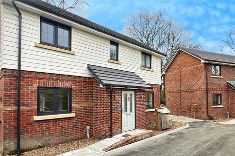 Woodcot Gardens, Cove, Farnborough 3 bed detached house for sale