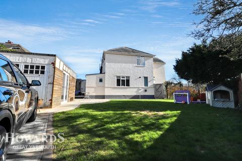 Hawkins Avenue, Great Yarmouth 3 bed semi