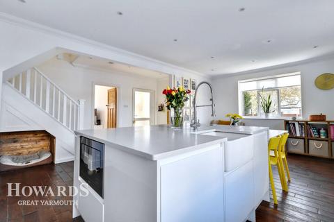 Hawkins Avenue, Great Yarmouth 3 bed semi