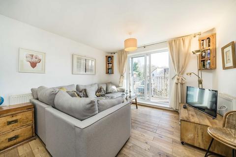 Blytheswood Place, London SW16 2 bed flat for sale