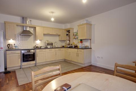 Silver Street, Reading 2 bed ground floor maisonette for sale