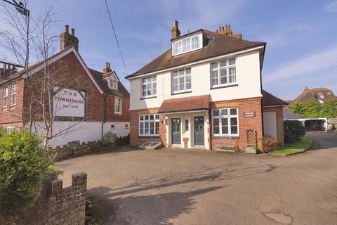 Kings Court, Horsmonden TN12 2 bed flat for sale