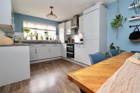 Court Close, Deal, Kent, CT14 9YH 4 bed townhouse for sale