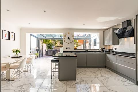 St. Andrews Drive, Hertfordshire AL1 5 bed end of terrace house for sale