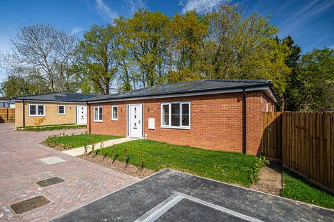 Gardeners Mews, Crays Hill, CM11 2 bed bungalow for sale