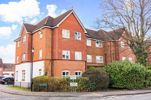 Regents Mews, Horley RH6 2 bed flat for sale