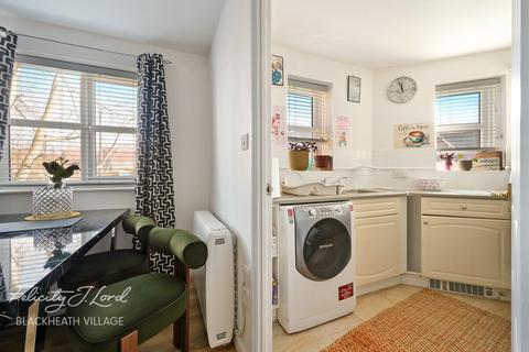 Thyme Close, London 2 bed apartment for sale