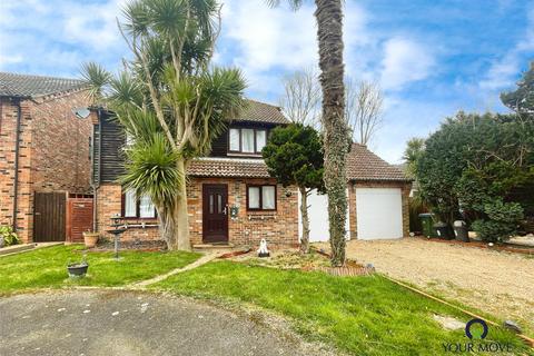 Bramley Gardens, West Sussex PO22 4 bed detached house for sale